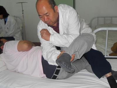 腰椎间盘突症出整脊手法